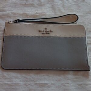 🩶Kate Spade Wristlet Wallet in Gray and Cream